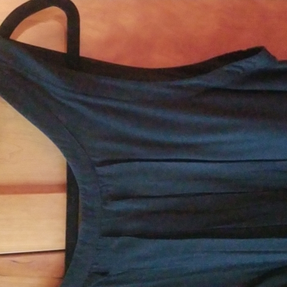 Soma black cotton/silk trapeze-stylel shell with inverse pleating, like new, - Picture 4 of 6